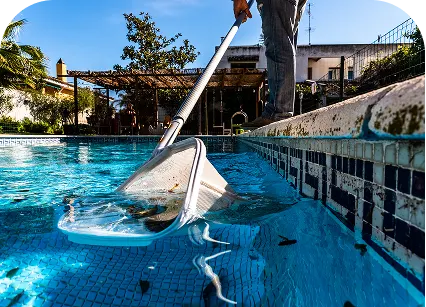 ניקיון ותחזוקת בריכות שחייה ביתיות ע״י ריף בריכות שחייה