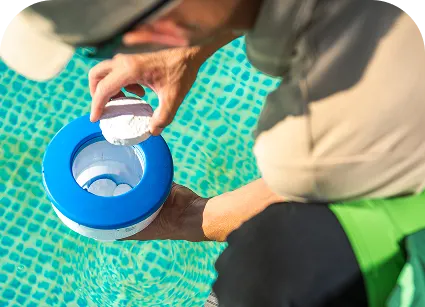 ניקיון פילטרים ומשאבות בריכות שחייה ביתיות ע״י ריף בריכות שחייה